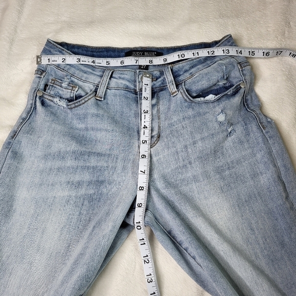 Judy Blue Boyfriend Fit Jeans. Size 27 Waist. Light Blue Distressed Denim - Picture 10 of 10